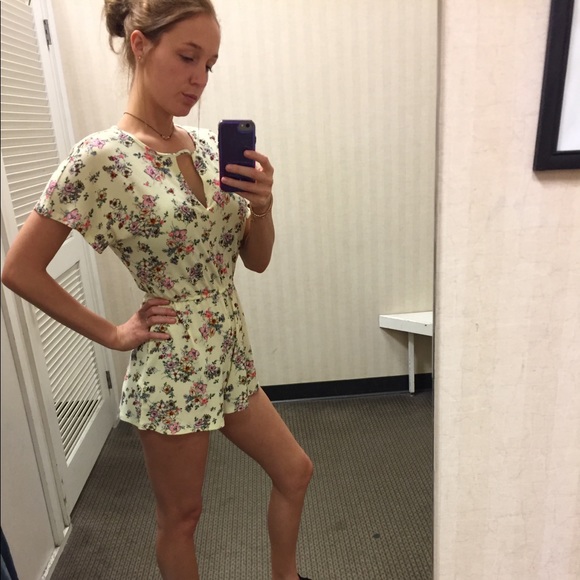 Floral romper - Picture 1 of 3